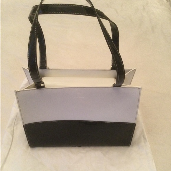 Kate spade colorblock black/white patent leather handbag. - Picture 4 of 12
